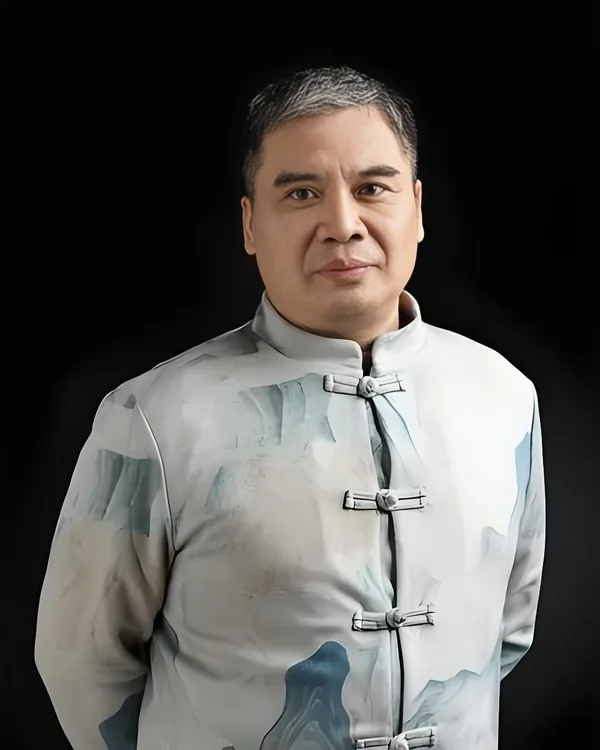 易龙华 肖像
